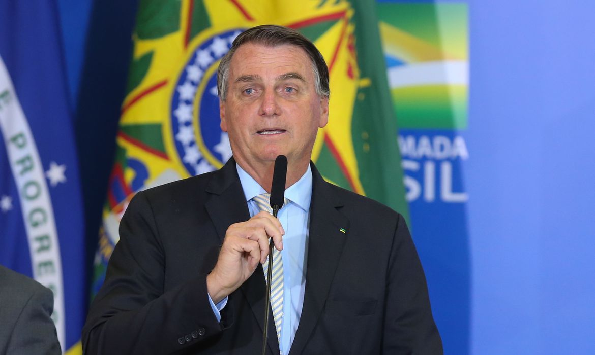 “O povo pede: ‘eu quero trabalhar’”, diz Bolsonaro