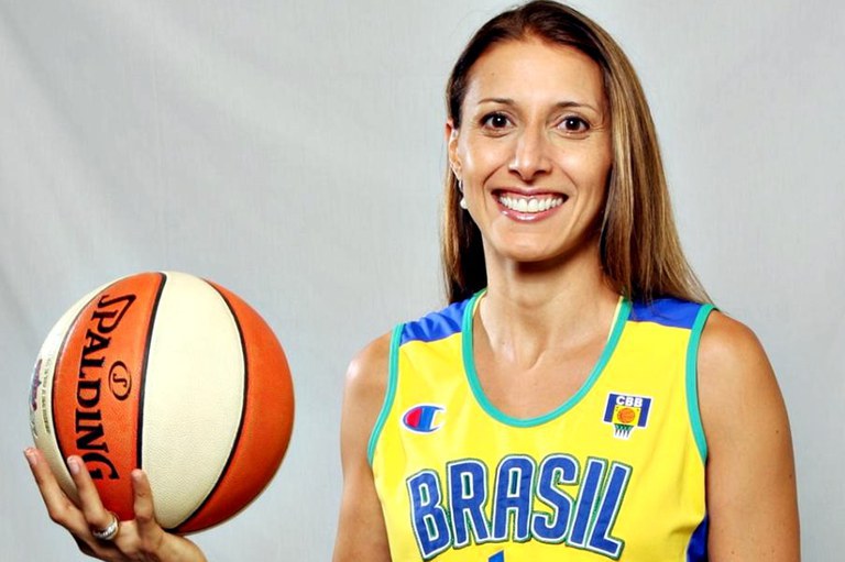 Armadora do lendário time de basquete do Brasil, Helen Luz é a mais nova embaixadora dos JEB’s 2021