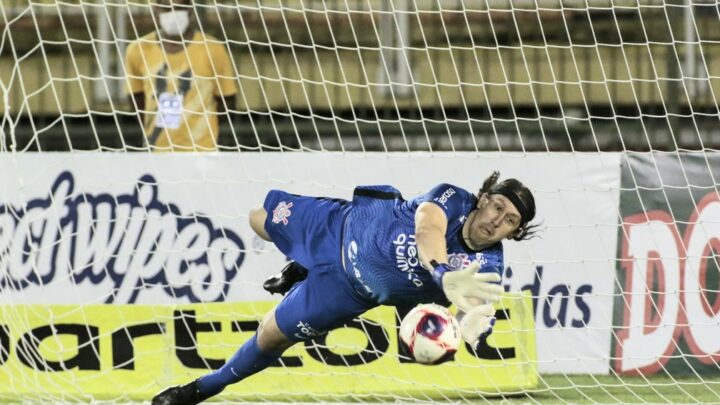 Cássio chega a 20 defesas de pênalti pelo Corinthians e se aproxima de Ronaldo Giovanelli