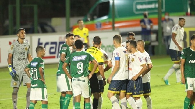 Com um a menos, Goiás busca empate contra a Aparecidense