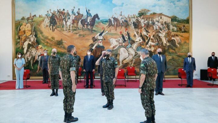 Bolsonaro participa da troca do Comando Militar do Sudeste