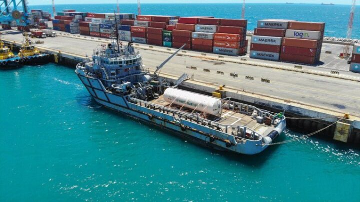 Navio da Marinha com 90 mil m³ de oxigênio chega a Belém (PA)