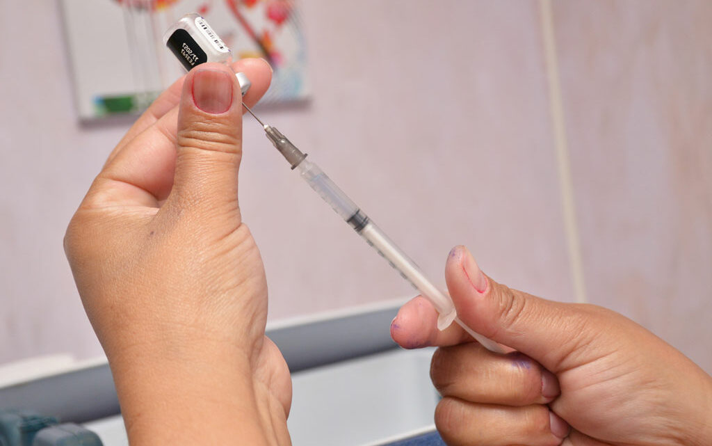 Saúde de Aparecida amplia vacinação para moradores com 24 anos ou mais