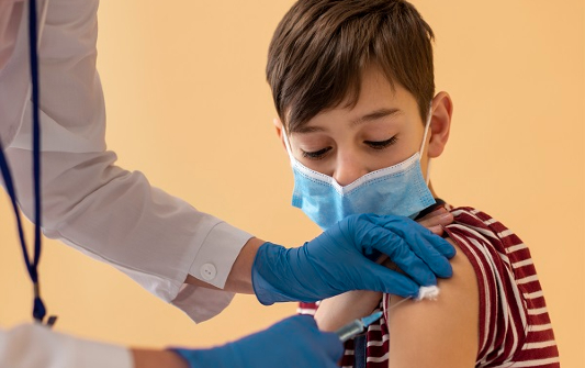 Goiás avança na vacinação de crianças e adolescentes