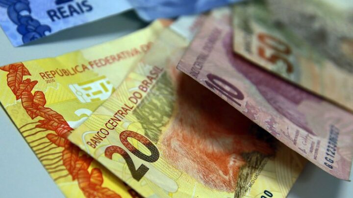 Trabalhadores passam a receber salário mínimo de R$ 1,2 mil a partir de 1° de janeiro
