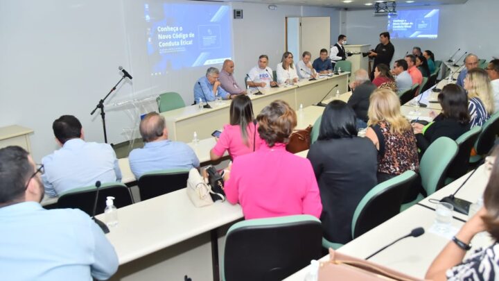 Prefeito Vilmar Mariano participa de reunião para inovar o sistema de ensino do município