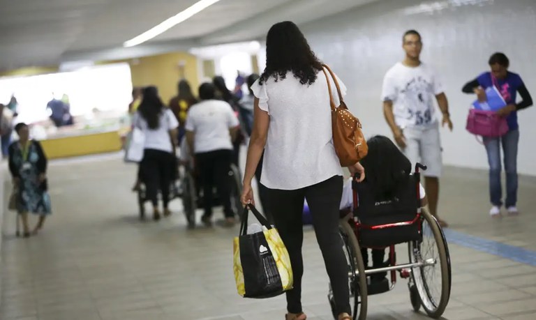 Saúde fecha mais 15 convênios com entidades para cuidar de pessoas com deficiência