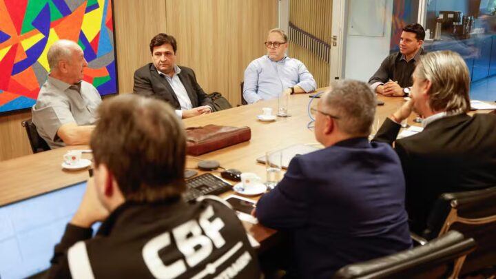 Reclamações e tempo limitado: como é a reunião de dirigentes com a comissão de arbitragem da CBF