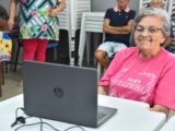 Curso gratuito ensina idosos de Aparecida a manusear o computador e o celular