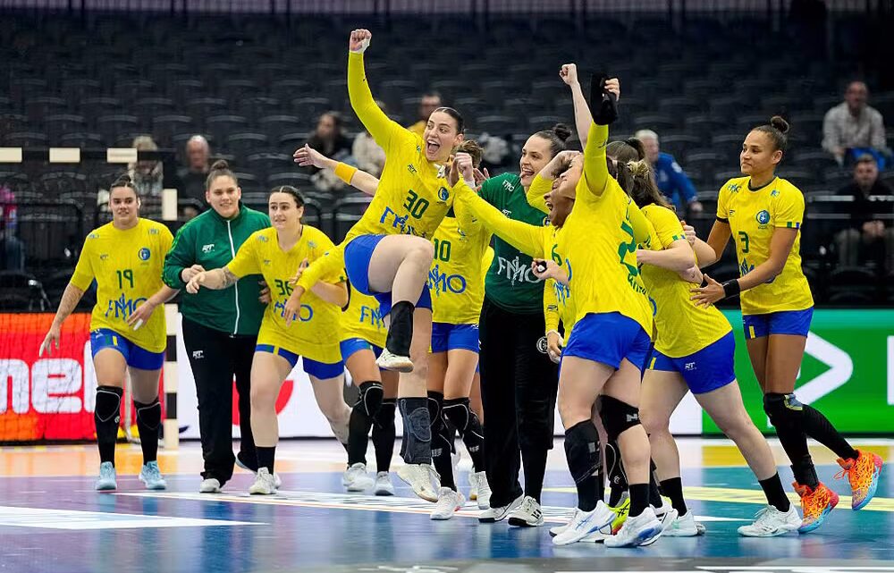 Brasil vence Angola e carimba vaga nas quartas de final no Mundial Feminino de Handebol