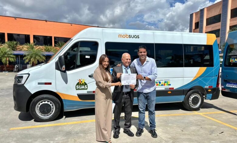 Professor Alcides acompanha entrega de veículos do MOBSUAS na UNIFAN