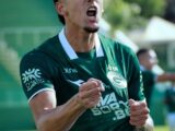 Lucas Rodrigues comemora primeiro gol como profissional no Goiás