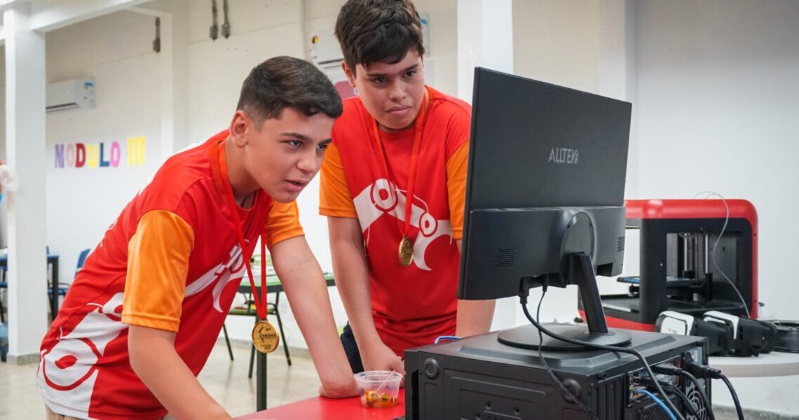 Curso gratuito de introdução à robótica abre mais de 900 em Goiás