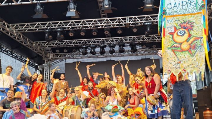 Folia Goiás reúne blocos tradicionais, cortejos culturais e diversão acessível no interior do estado