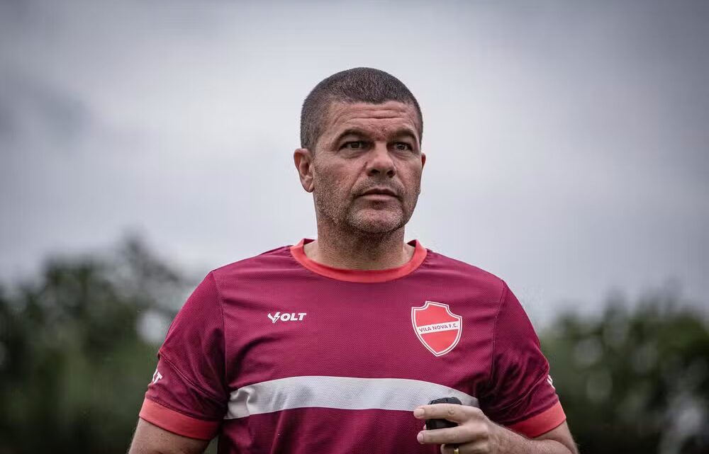 Umberto Louzer elogia vitória do Vila sem sofrer gol e evita pensar em possível adversário na semi