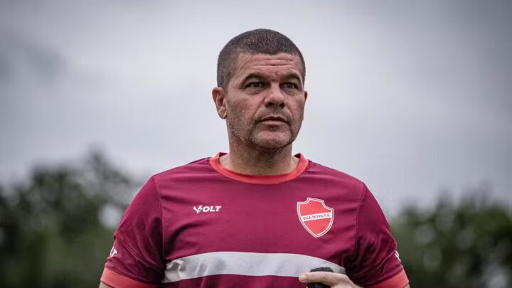 Umberto Louzer elogia vitória do Vila sem sofrer gol e evita pensar em possível adversário na semi