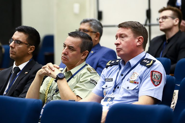 Inteligência como arma: fórum internacional debate combate moderno ao crime organizado