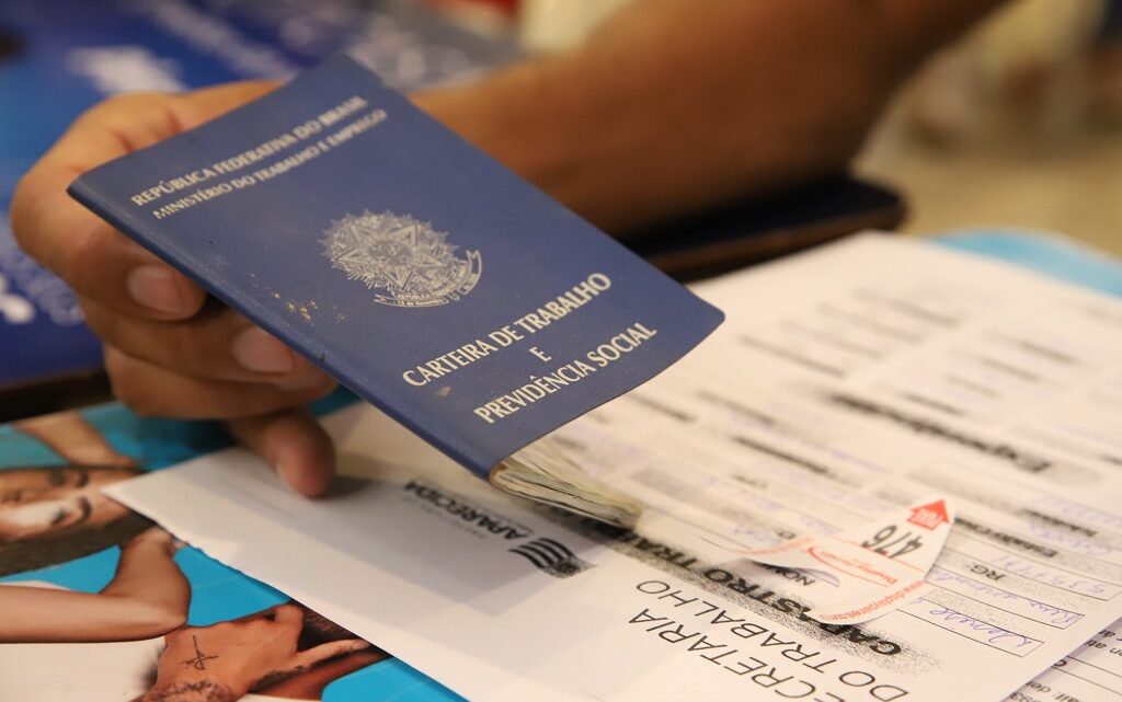 Empresas de Aparecida ofertam mais de 2,2 mil vagas de emprego por meio do SIME nesta semana