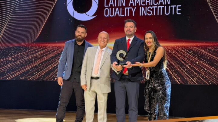 Professor Alcides recebe premiação internacional em evento de qualidade e gestão em São Paulo