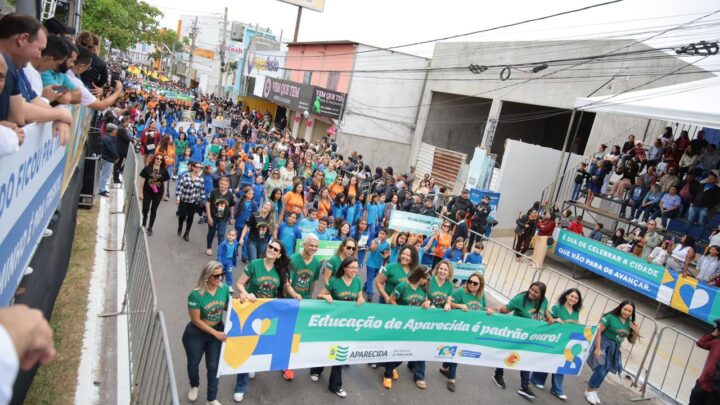 Aparecida comemora 104 anos de desenvolvimento com desfile cívico e bolo