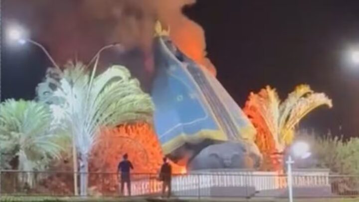 Incêndio destrói imagem de Nossa Senhora Aparecida em Nerópolis e polícia apura possível ação criminosa