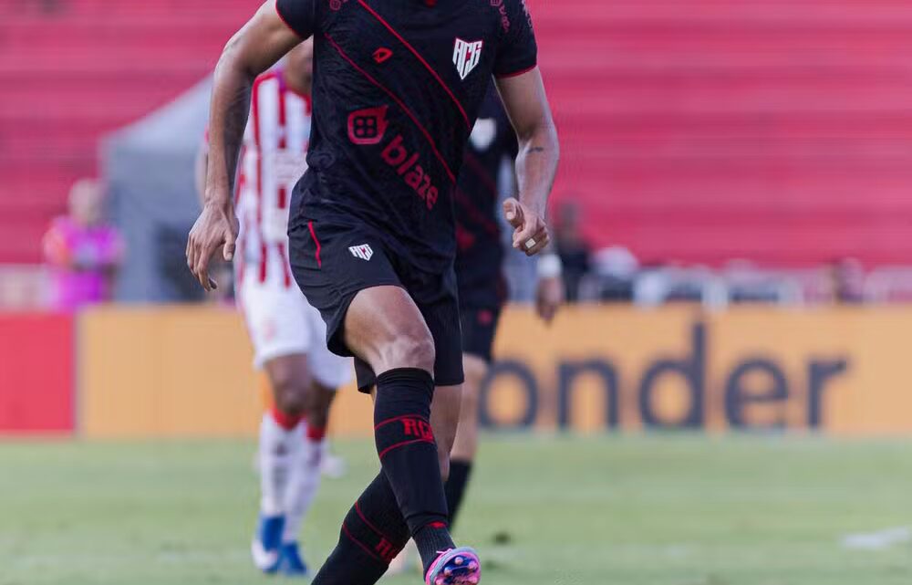 Daniel Peixoto mira vitória no clássico para ganhar espaço no Atlético-GO