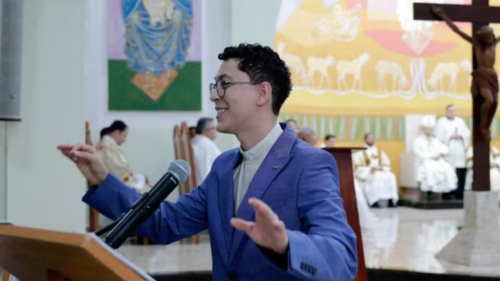 Padre goiano transforma tradição do interior em hinos que ecoam nas grandes celebrações católicas do Brasil