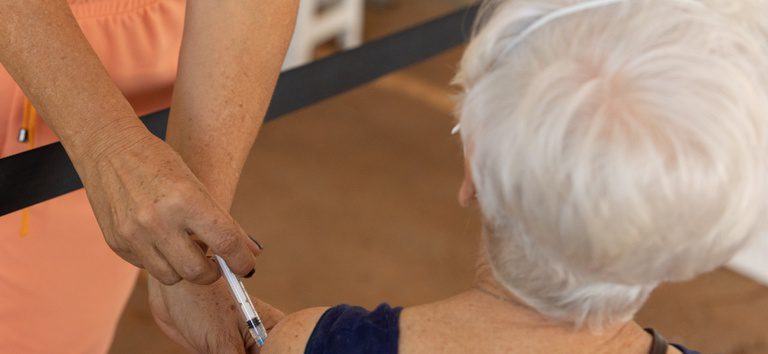 SUS amplia vacinação contra doenças pneumocócicas para pessoas com 85 anos ou mais