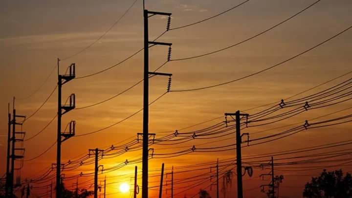 Bairros de Goiânia e Anápolis terão desligamentos de energia para manutenção da rede