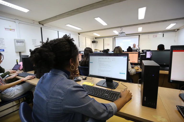 Estudantes de licenciatura podem receber bolsa de R$ 1.050 mensais