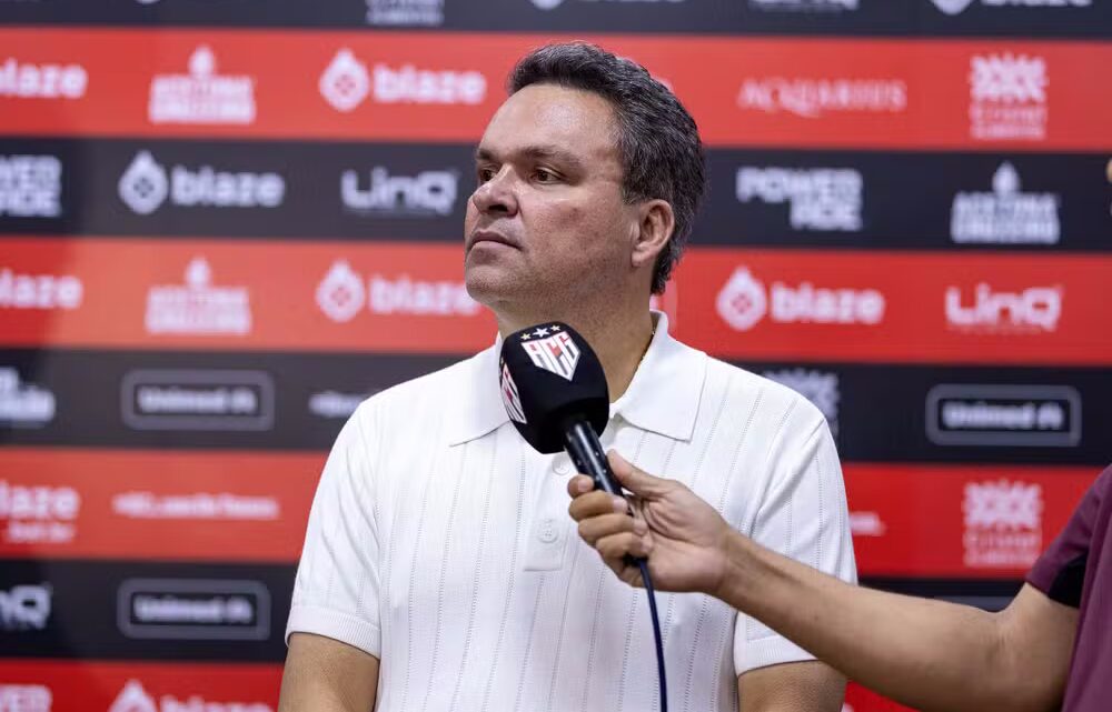 Adson Batista é suspenso pelo STJD após reclamações contra arbitragem