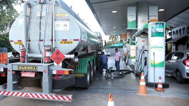 Governo prorroga redução de impostos sobre gasolina e etanol por mais 30 dias