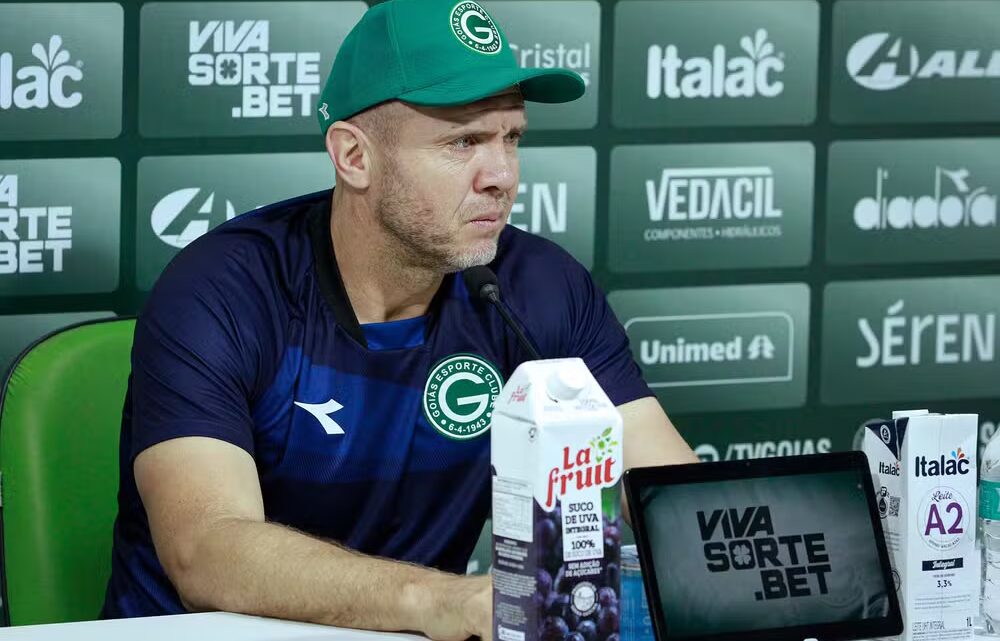 Goiás vence o Operário-PR com mudança tática e Mozart destaca atuação dos meias