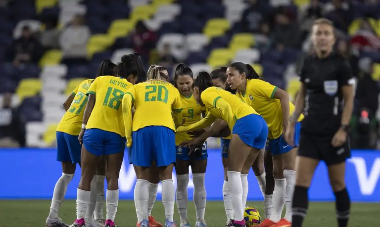 Nova lei estabelece regras para ampliar a profissionalização do futebol feminino no Brasil
